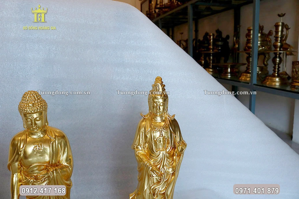 Toàn bộ bề mặt bức tượng được dát vàng 9999 sang trọng